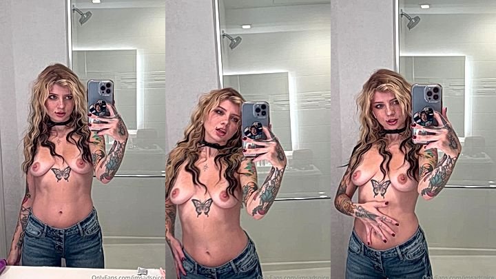 Imsadspice shwoing her small tits to her fans online leaked clip