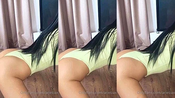 Hot american babe Ari Baby teasing with ass play leaks